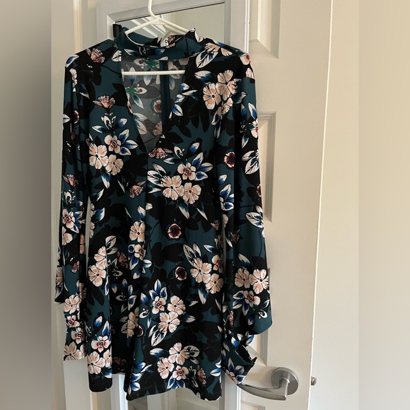 Guess Romper - Picture 3 of 4